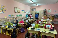 photo_5321512940316256015_y