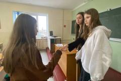 photo_5361918489398466293_y