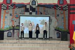 photo_5402578794465851540_y