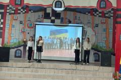 photo_5402578794465851541_y