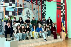 photo_5307918097517843062_y