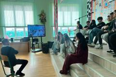 photo_5307918097517843068_y