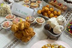 photo_5253946567809953705_y