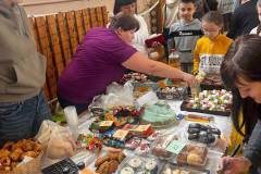 photo_5253946567809953713_y