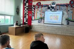 photo_5273831330087563396_y