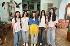 photo_5271927401153762147_y