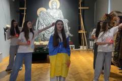 photo_5271927401153762156_y